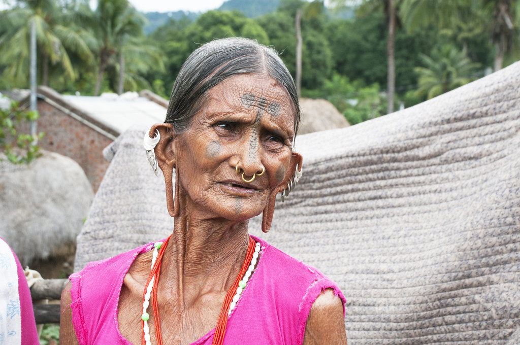 Sonjani Gomango, displaying her traditonal tattoo marks, jewellery and enlarged earlobes.